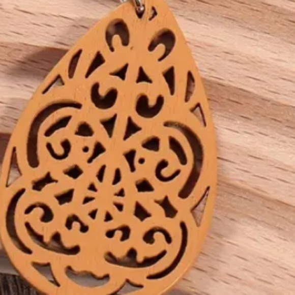 Wood dangle mustard colored earrings - Picture 2 of 3